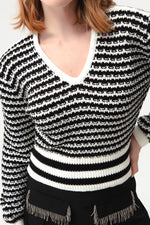 Woman V -Neck Executive Pattern Knitwear Sweater