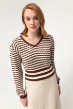 Woman V -Neck Executive Pattern Knitwear Sweater