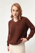 Woman V -Neck Knitwear Cossack