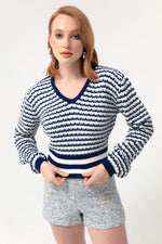 Woman V -Neck Executive Pattern Knitwear Sweater