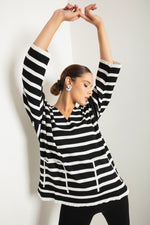 Woman V -Neckline Knitwear Sweater