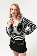 Woman V -Neck Executive Pattern Knitwear Sweater