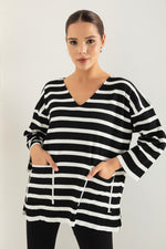 Woman V -Neckline Knitwear Sweater