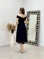 Point Detailed Boat Collar Midi Size Dress - Black
