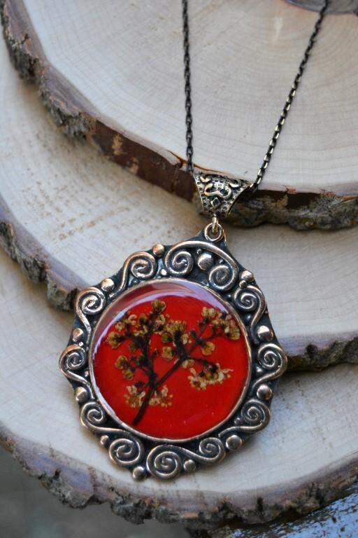 Design Women's Necklace Made of Real Flowers