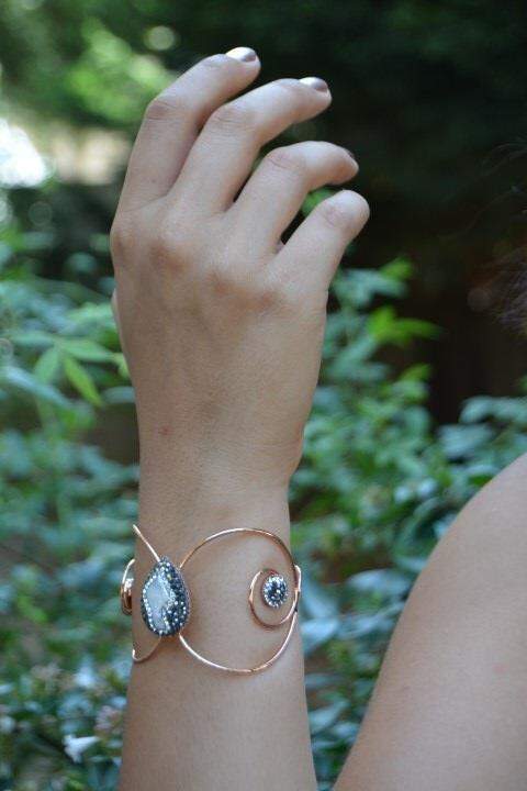 Gum Pearl Stone Design Womens Bracelets & Bangles